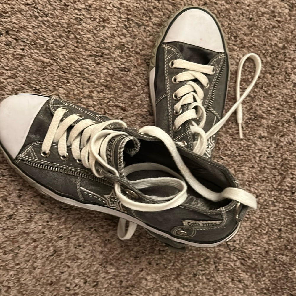 These are some fabulous shoes looks like converse but called “Gotta Flirt” nice.